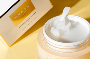 Understanding Skincare Product Expiry: How to Keep Your Skin Safe Understanding Skincare Product Expiry: How to Keep Your Skin Safe