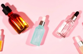 How Skin Slugging Works and If It’s Right for Your Skin Type How Skin Slugging Works and If It’s Right for Your Skin Type