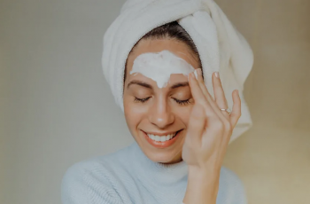 Effective Skincare and Lifestyle Tips to Reduce Forehead Wrinkles Effective Skincare and Lifestyle Tips to Reduce Forehead Wrinkles