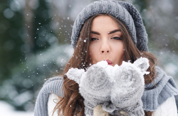 How to Adjust Your Skincare Routine for Cold Winter Weather